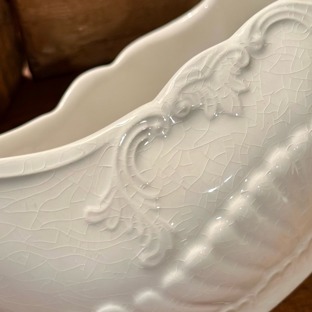 Valley Forge Vintage Creamy Ironstone Gravy Boat and Saucer - Picture 4 of 15